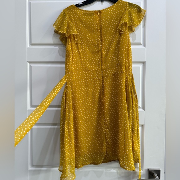 Yellow Frill Sleeved Dress - Picture 3 of 4